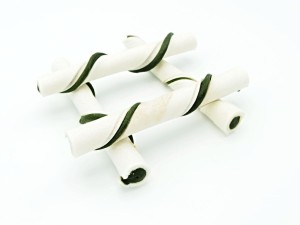 Magnum Rurka ze Skóry woł. Nadziewana / Rawhide Roll Stick Green/White 1szt